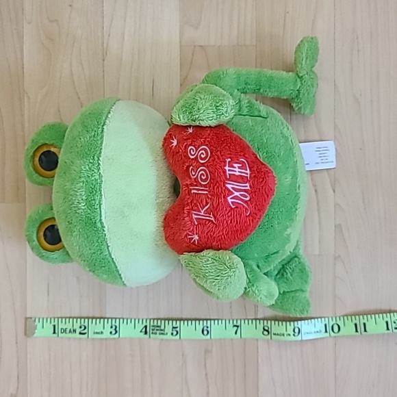 Plush Green Fat Frog With Red Kiss Me Heart Animal Adventure Inc Height 8" - Picture 7 of 7